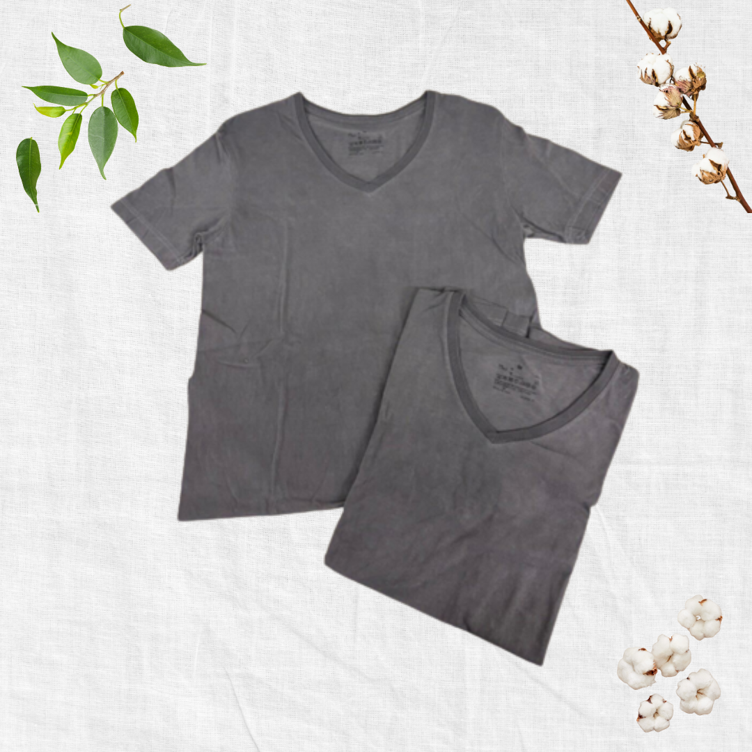 アトピー性皮膚炎の当事者が作る緑茶染めメンズインナー(肌着、下着)。オーガニックコットン100%で、タグもプリント式なので刺激が少なく、肌に優しいです。